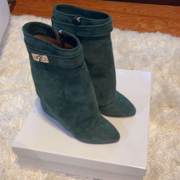 Givenchy Suede Shark- Lock Fold Over Forest Green Boots - Picture 1 of 17